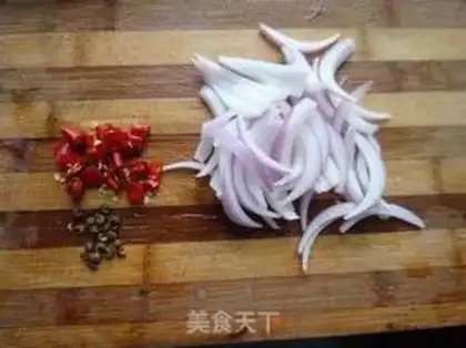 Make Onion fried radish step 1