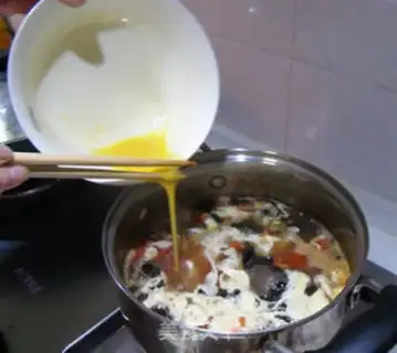 Make Spicy egg soup step 4