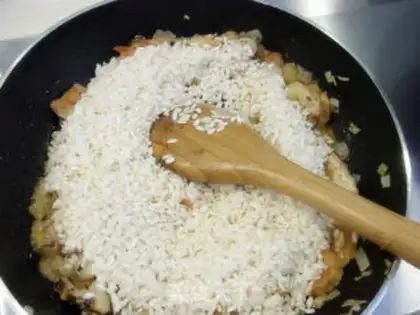Make Spanish seafood step 11