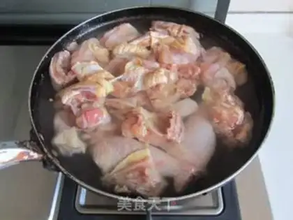 Make Chicken with chestnuts in the private room step 0