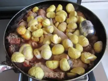 Make Chicken with chestnuts in the private room step 8