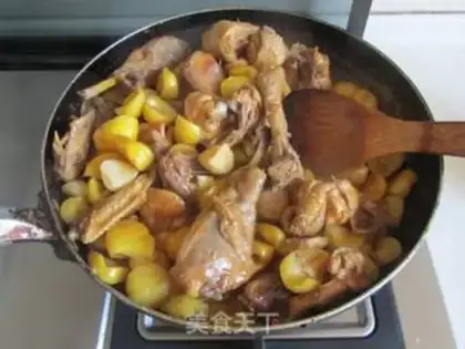 Make Chicken with chestnuts in the private room step 10