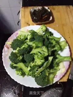 Make Eggs, broccoli step 0