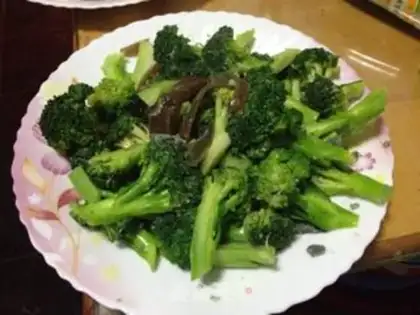 Make Eggs, broccoli step 2