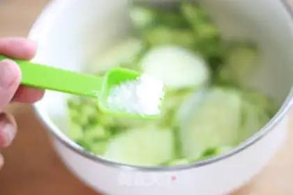 Make Cucumber ham and sausage step 2