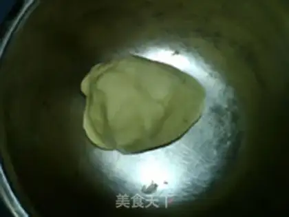 Make Sioux five-man ham moon cake step 5