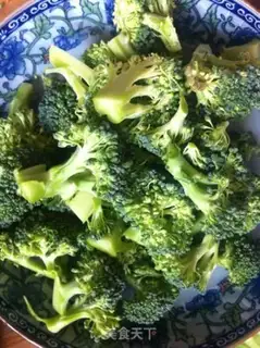 Make Shrimp balls with broccoli step 1