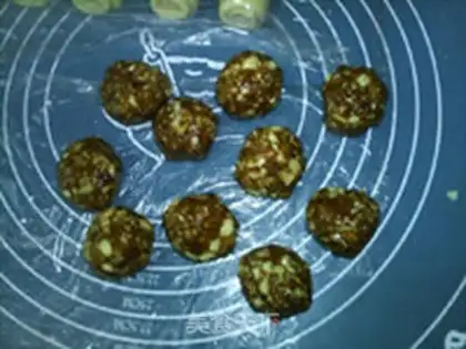 Make Sioux five-man ham moon cake step 16