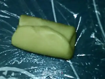 Make Sioux five-man ham moon cake step 18