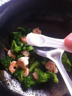 Make Shrimp balls with broccoli step 9