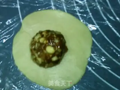 Make Sioux five-man ham moon cake step 19