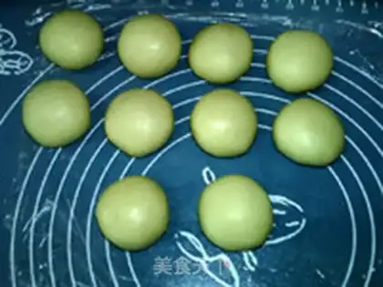 Make Sioux five-man ham moon cake step 21