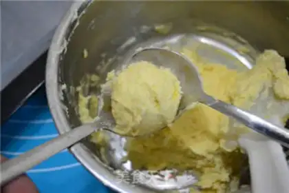 Make Greek ball step 4