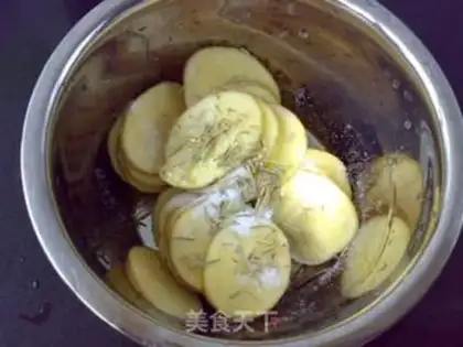 Make Rosemary baked potato chips step 1
