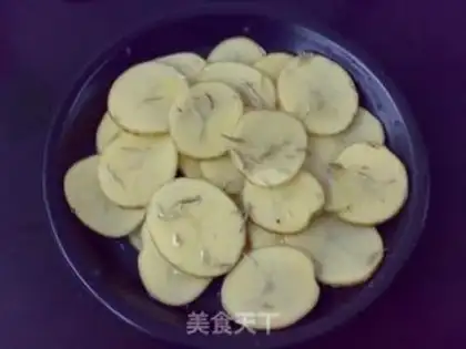 Make Rosemary baked potato chips step 2
