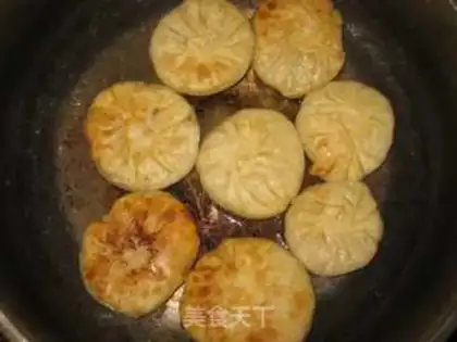 Make Pork onion pie step 15