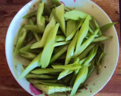 Make Celery lily shrimp step 2