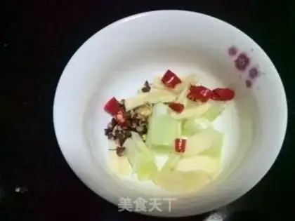 Make Scrambled hand tore the dishes step 1
