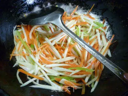Make Carrot with white silk step 9