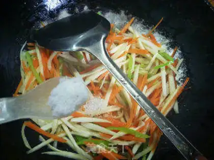 Make Carrot with white silk step 11