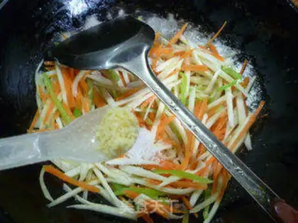 Make Carrot with white silk step 12