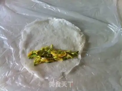 Make Pumpkin Spring Roll step 2