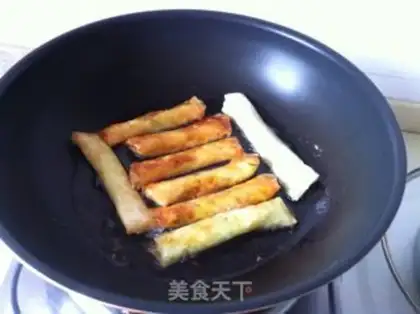 Make Pumpkin Spring Roll step 6