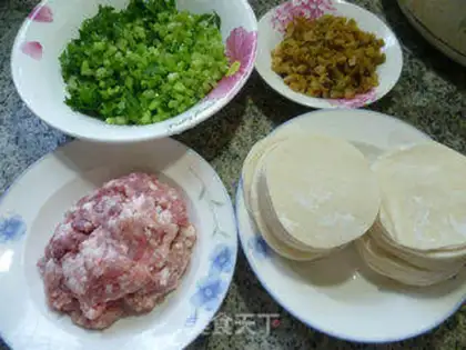Make Celery pork dumplings step 0