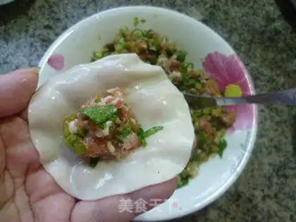 Make Celery pork dumplings step 7