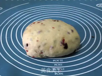 Make Cranberry rose rolls step 5