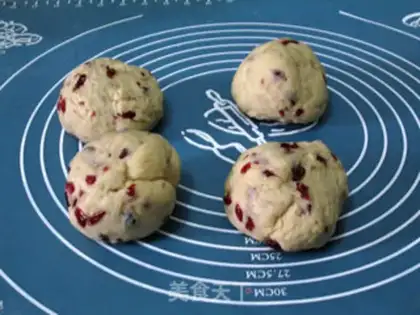Make Cranberry rose rolls step 6