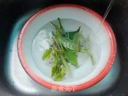 Make Pomegranate leaves to stop the laxatives step 1