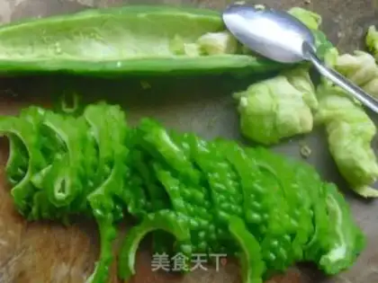 Make Scrambled melon pills step 1
