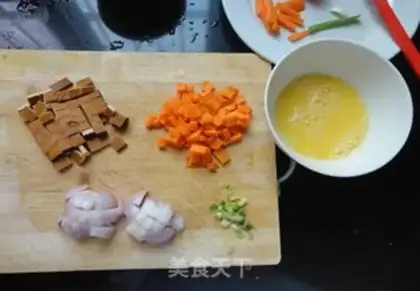 Make Pelican egg fried rice step 1