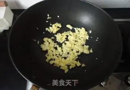 Make Pelican egg fried rice step 2