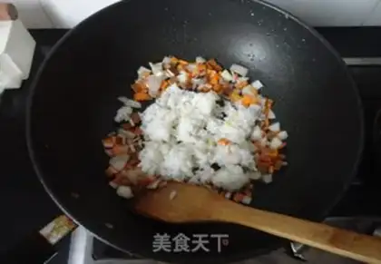 Make Pelican egg fried rice step 4