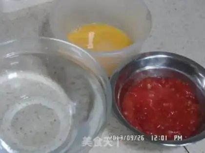 Make Tomatoes, eggnut soup step 0