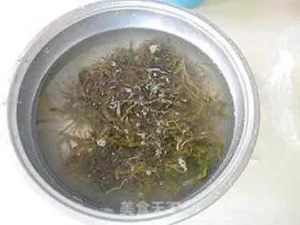 Make Golden mushrooms mixed with seaweed step 0