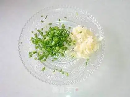 Make Golden mushrooms mixed with seaweed step 4