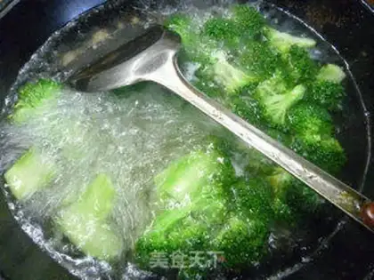 Make Fry mushrooms and broccoli step 4