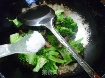 Make Fry mushrooms and broccoli step 7