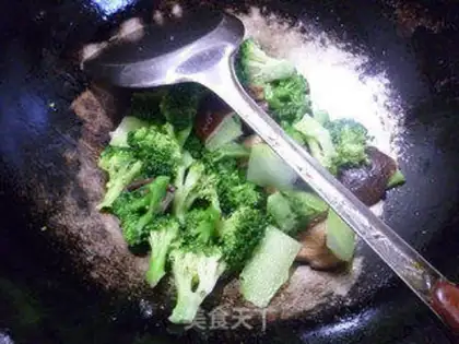 Make Fry mushrooms and broccoli step 9
