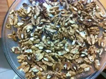 Make Amber walnuts step 1