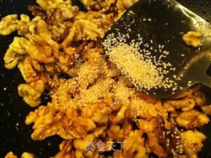 Make Amber walnuts step 6