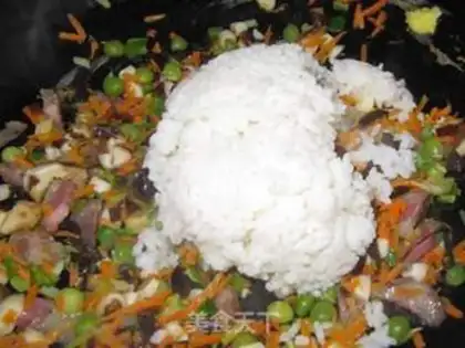 Make Weenie mushroom fried rice step 9