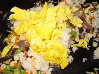 Make Weenie mushroom fried rice step 10