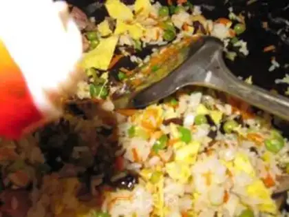 Make Weenie mushroom fried rice step 12