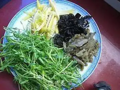 Make Pine Willow Spear soup step 2
