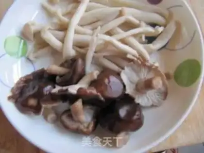 Make Chicken soup mushroom noodles step 2