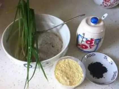 Make Onion greasy sesame pie step 0